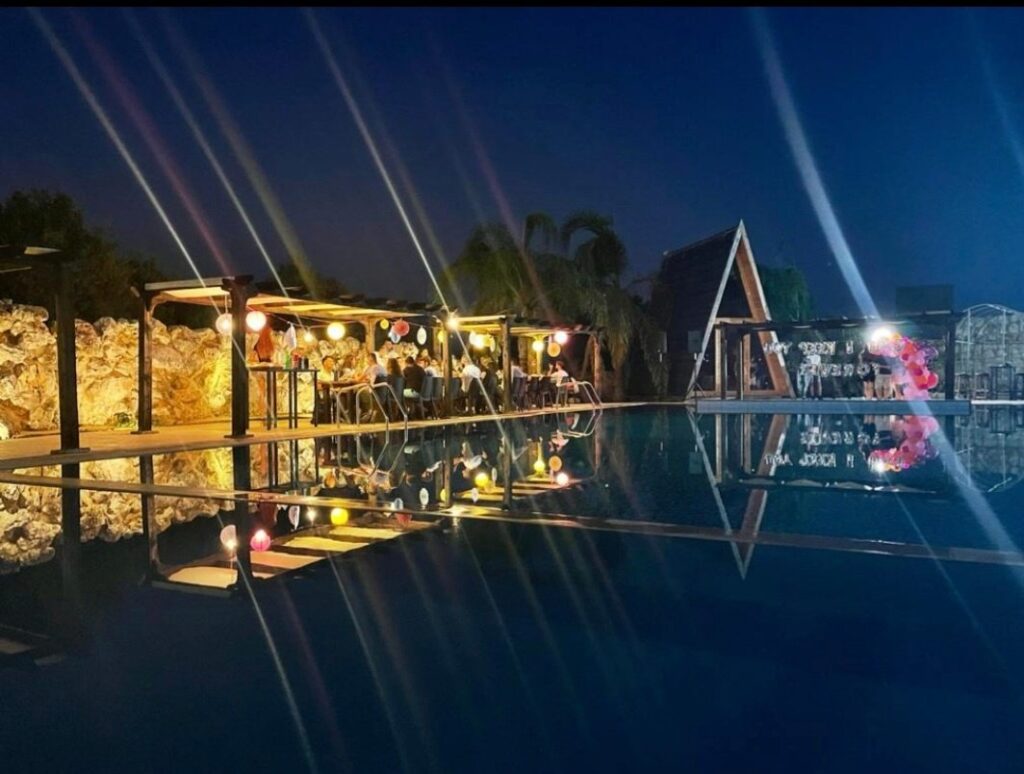 Bungalow w/Private Jacuzzi